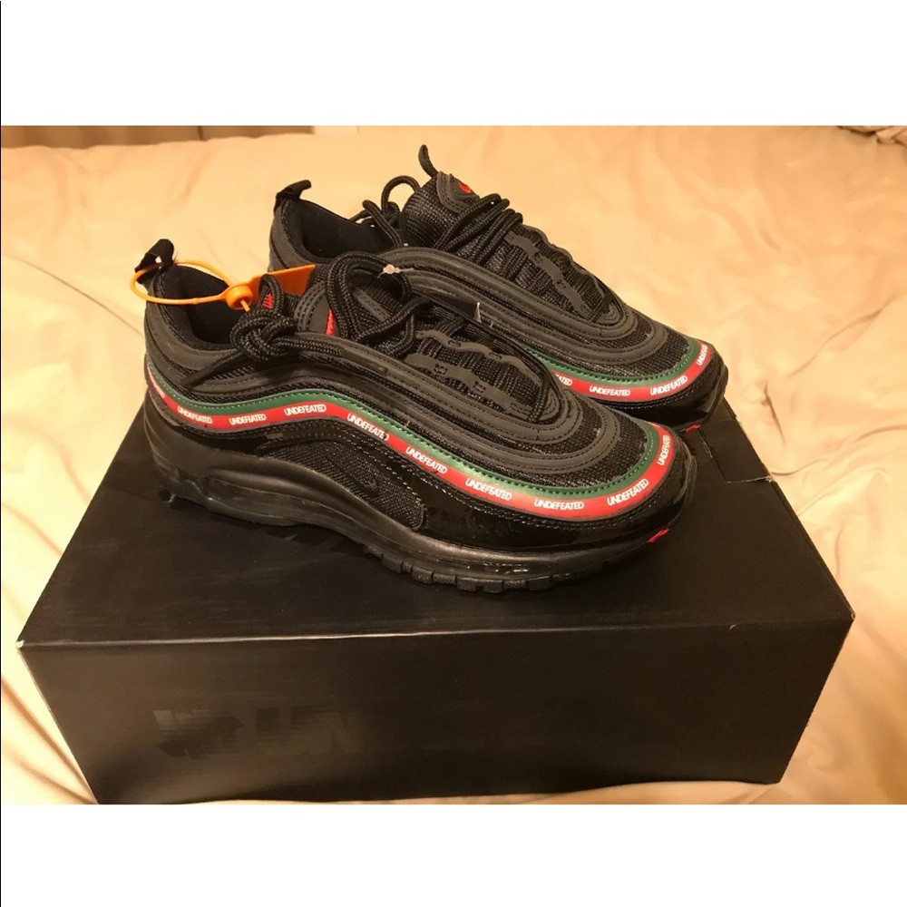 Nike air max undefeated size 7